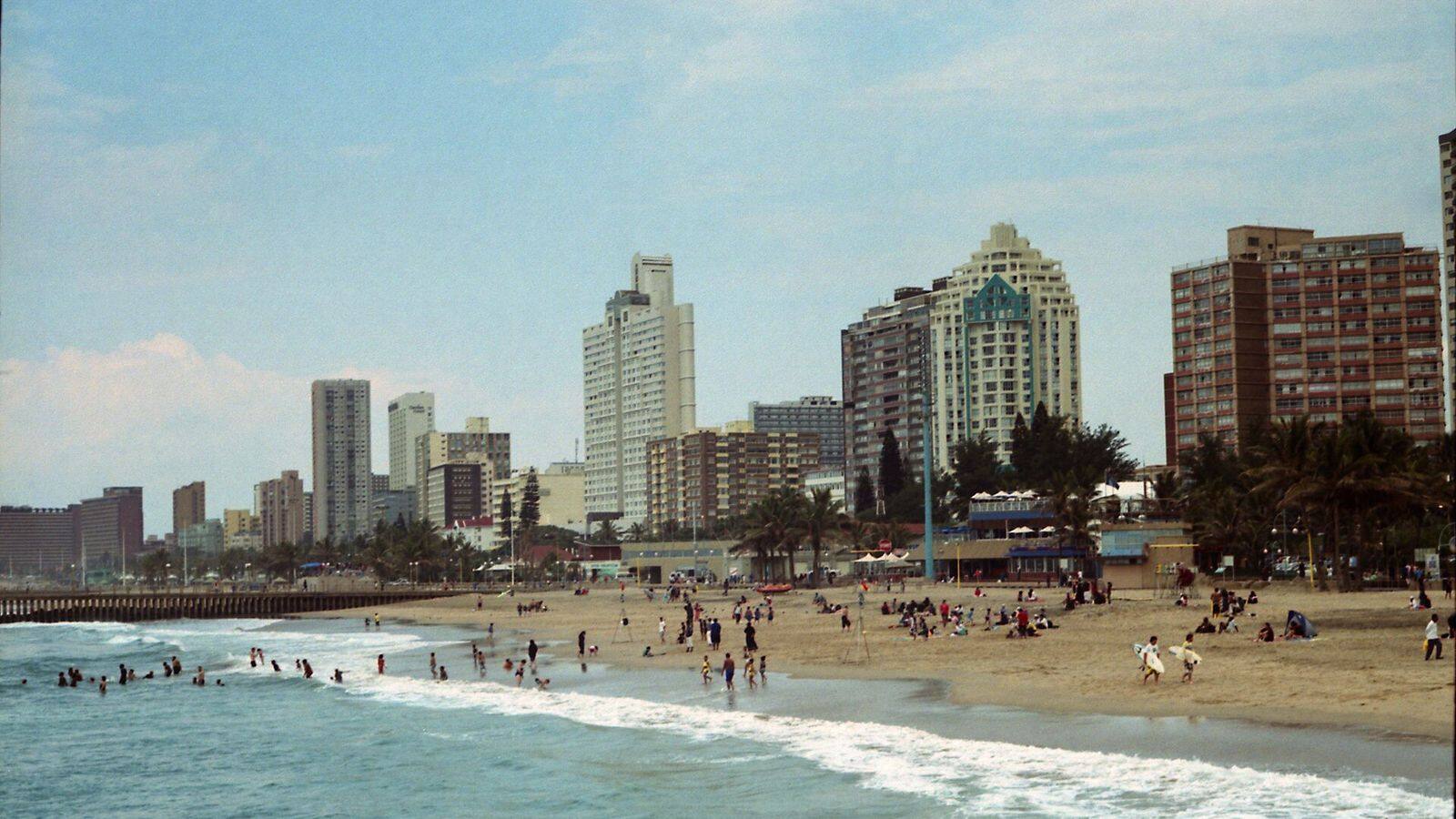Promenade en strand van de Golden Mile in Durban