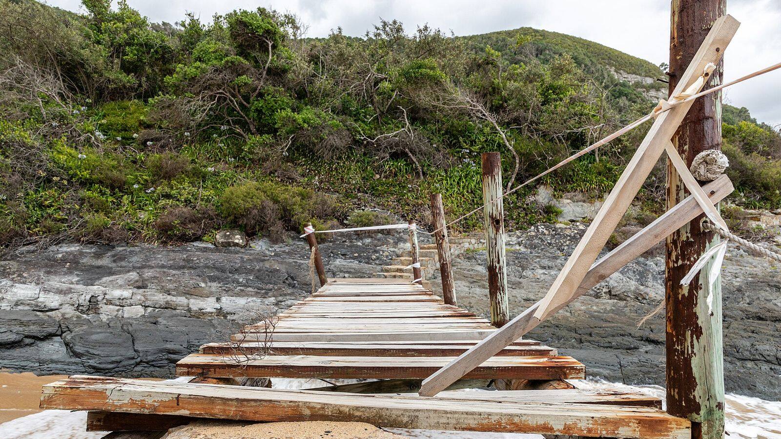 De hangbrug over de monding van de Storms River in het Tsitsikamma-gebied