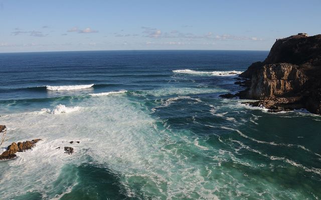De rotsen van de Knysna Heads bij de ingang van de lagune van Knysna